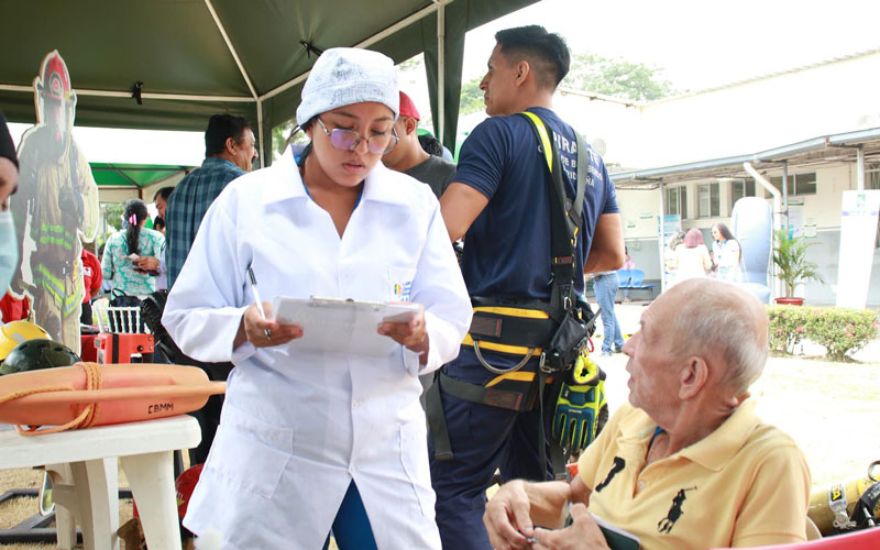 Estudiantes y docentes de la carrera Tecnología Superior en Podología del (ITB) participaron en la Primera Feria de la Salud