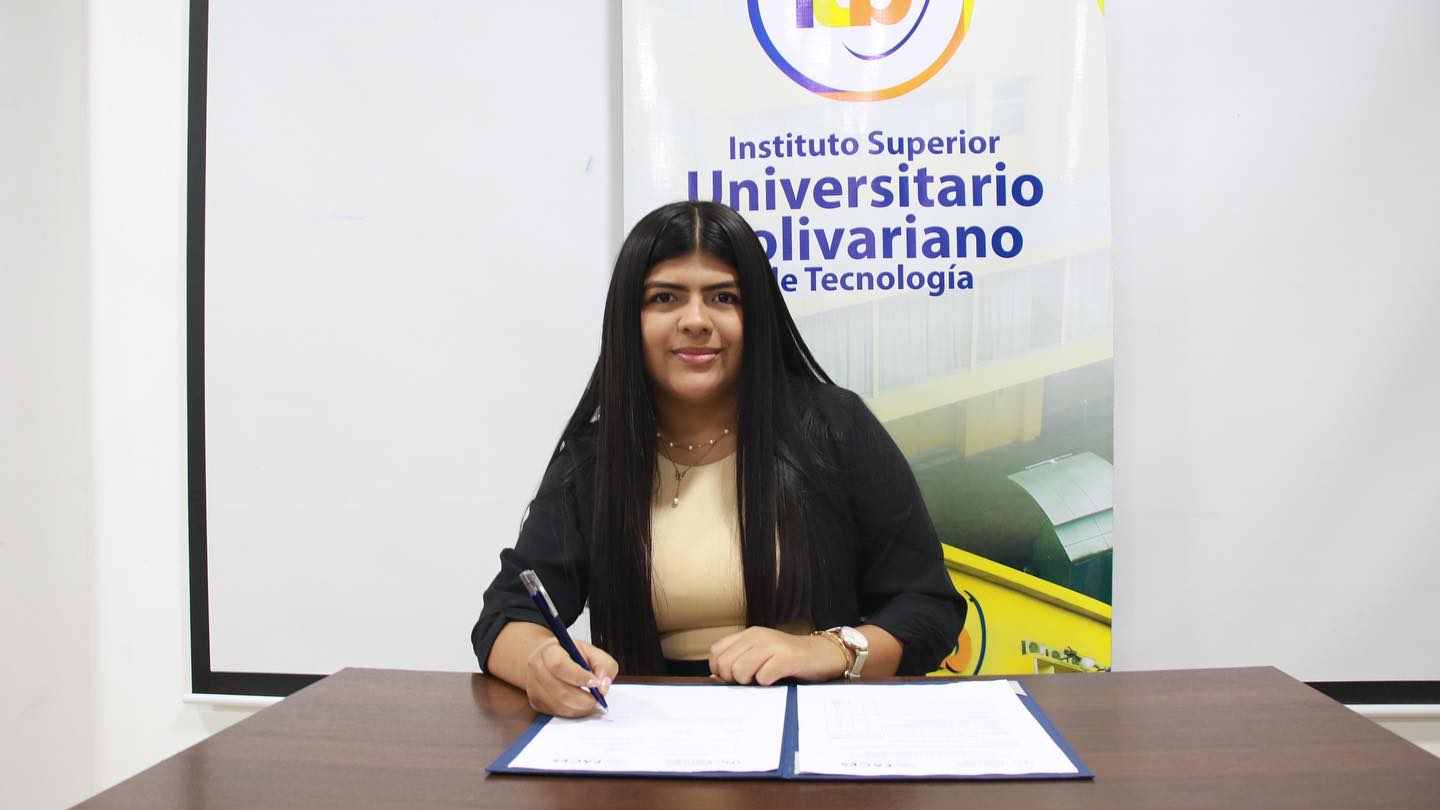 34 estudiantes de Tecnología Superior en Administración realizan examen complexivo