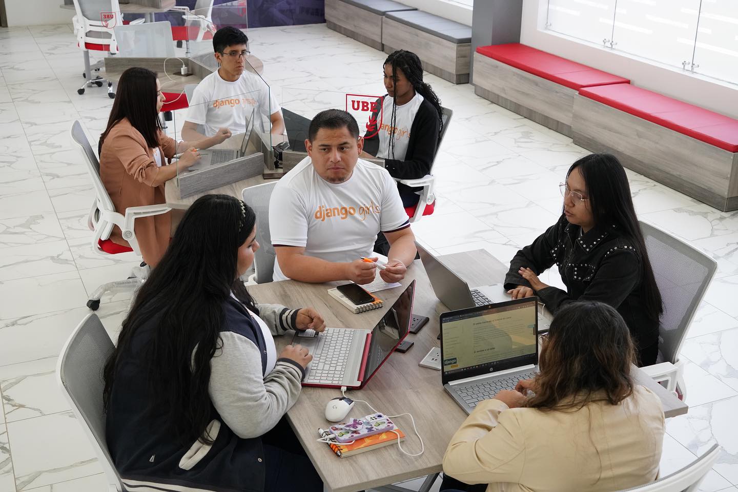Django Girls Guayas: Un evento para empoderar mujeres en el mundo de la tecnología
