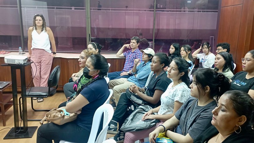 Estudiantes de turismo participan en conversatorio "Guayaquil Foto Turístico”
