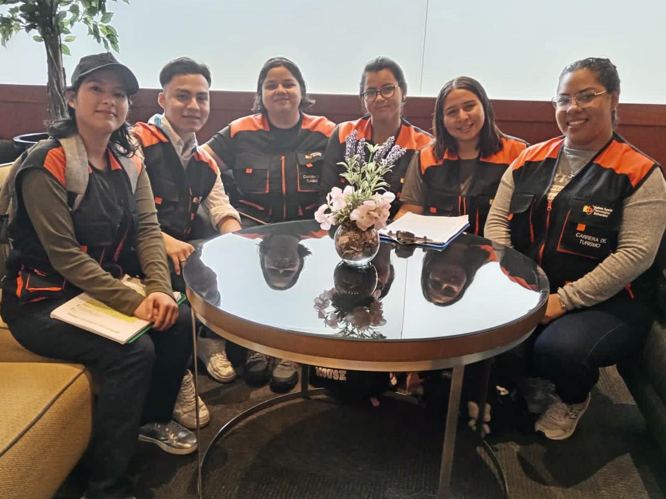 Estudiantes de la carrera Guía Nacional de Turismo realizaron una visita cultural a participantes del ELAC del Ecuador 2023