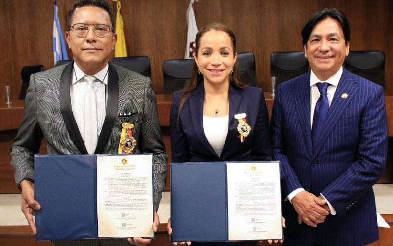 Reconocimiento a los médicos destacados por la Asamblea Nacional. Felicitaciones a la Dra. Rosangela Caicedo Quiroz