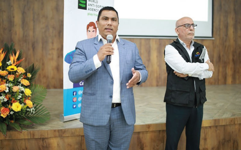 Estudiantes de las carreras de salud asisten a conversatorio importante sobre las consecuencias del dopaje en un deportista