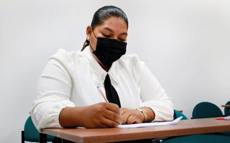 Más de 1000 estudiantes rindieron examen complexivo como parte final de su formación académica