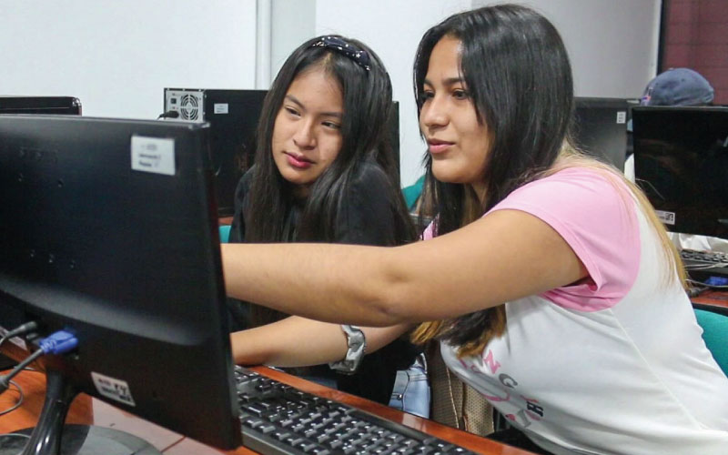 Estudiantes de la carrera Tecnología Superior en Contabilidad del Instituto Universitario Bolivariano de Tecnología