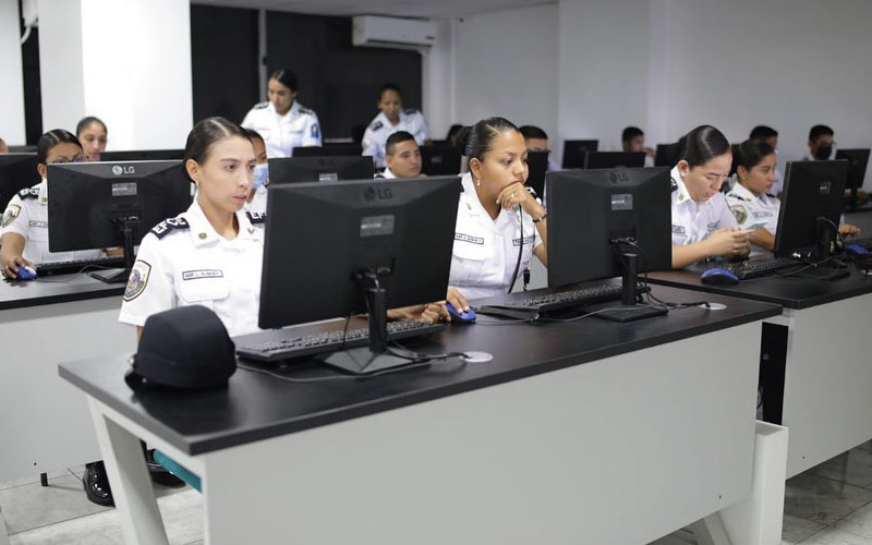 1061 estudiantes de la carrera de Técnico Superior en Planificación y Gestión del Tránsito culminaron su proceso de formación académica