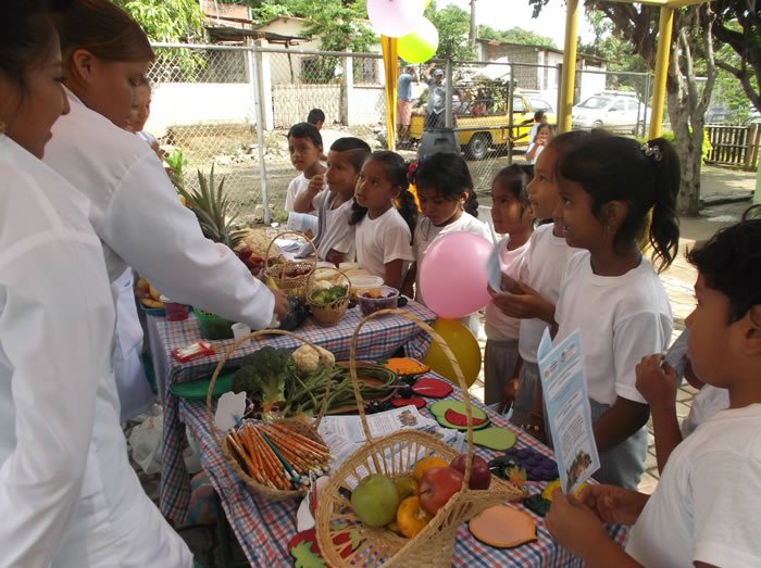 FERIA DE NUTRICIÓN EN LA UNIDAD EDUCATIVA - ÁNGEL DUARTE GUARNIZO