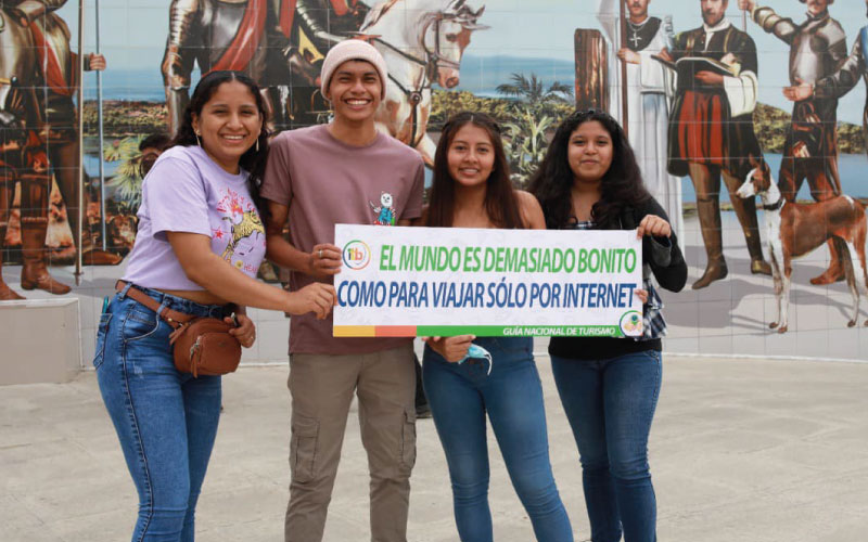 Estudiantes de la carrera Guía Nacional de Turismo orientaron a turistas y ciudadanos durante su recorrido por la ciudad