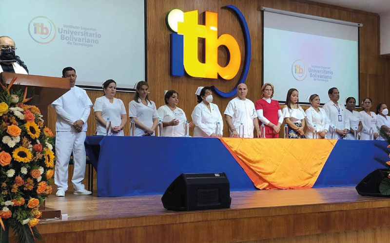 Más de 300 estudiantes formaron parte de la Ceremonia de la Luz