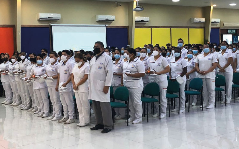 Más de 300 estudiantes formaron parte de la Ceremonia de la Luz