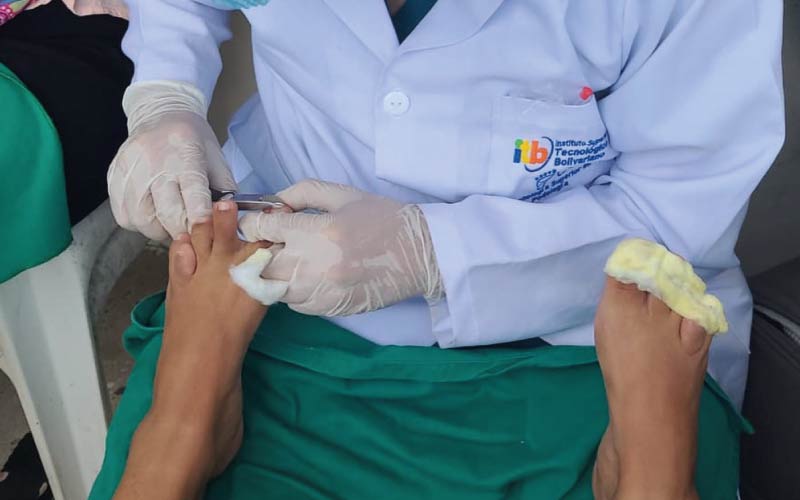 Los estudiantes de la carrera de Tecnología Superior Universitaria en Podología realizaron una brigada en el concejo barrial Unidos por el Cañaberal