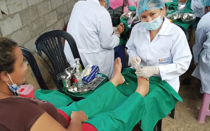 Los estudiantes de la carrera de Tecnología Superior Universitaria en Podología realizaron una brigada en el concejo barrial Unidos por el Cañaberal