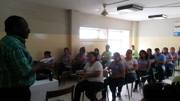 CAPACITACIÓN A DOCENTES DE VARIOS CENTROS EDUCATIVOS DE LA CIUDAD