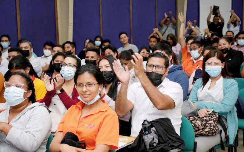 Bienvenidos estudiantes de la Facultad de Ciencias Empresariales y Sistemas