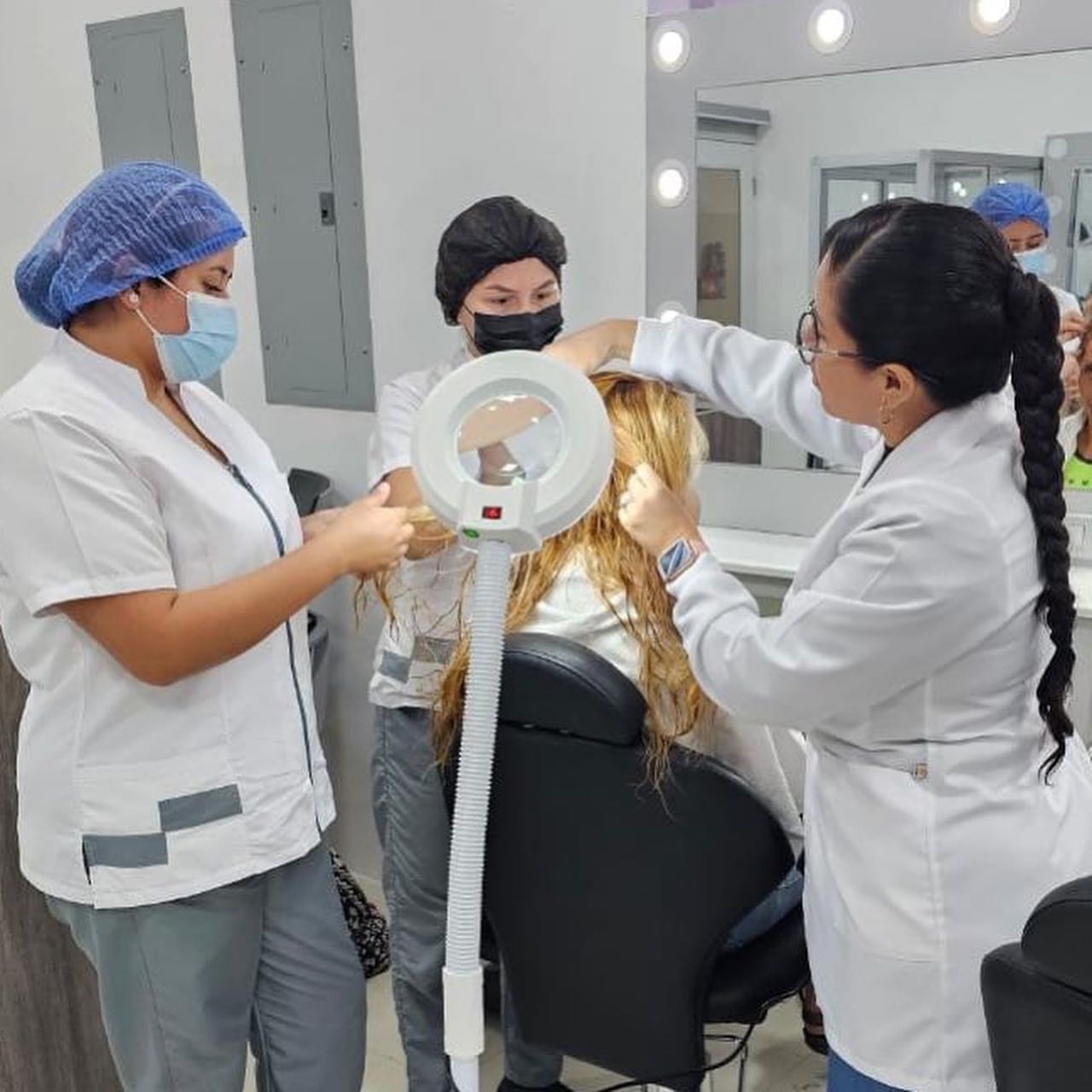 Carrera de Tricología y Cosmiatría