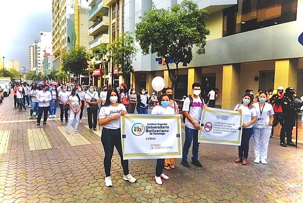 ITB participa en marcha contra las drogas. Con pancartas y un carro alegórico se movilizaron estudiantes del ITB