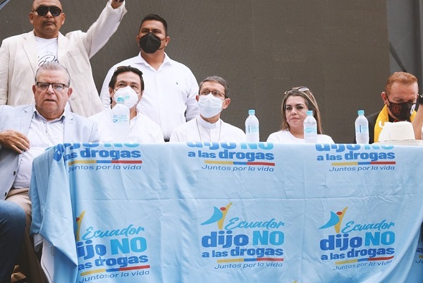 ITB participa en marcha contra las drogas. Con pancartas y un carro alegórico se movilizaron estudiantes del ITB