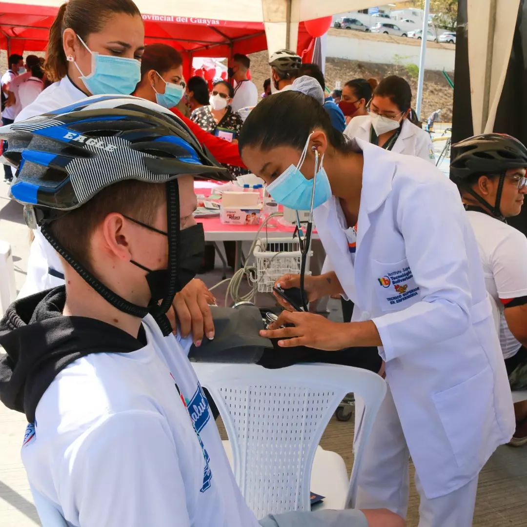 Nuestros estudiantes de la carrera Técnico Superior en Enfermería fueron parte de la campaña realizada por el Hospital de Ceibos