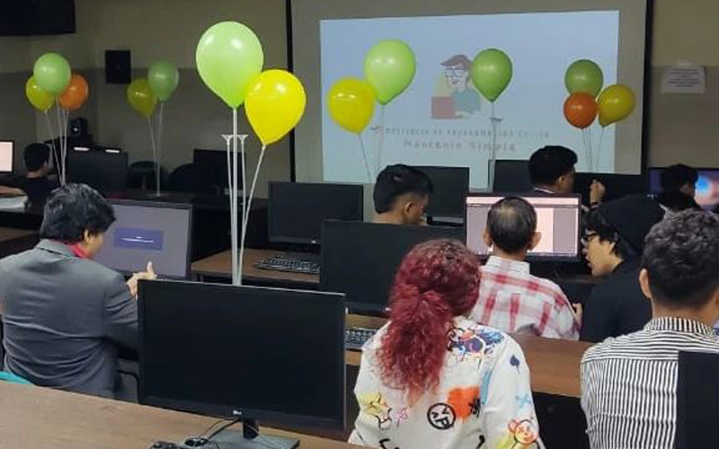 Los estudiantes de la carrera Tecnología Superior Universitaria en Desarrollo de Software del paralelo DUSS02 