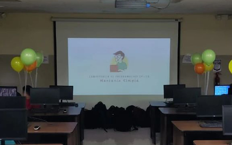 Los estudiantes de la carrera Tecnología Superior Universitaria en Desarrollo de Software del paralelo DUSS02 