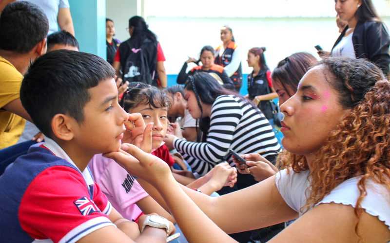 Estudiantes de la FACES celebran el Día Internacional de las personas sordas