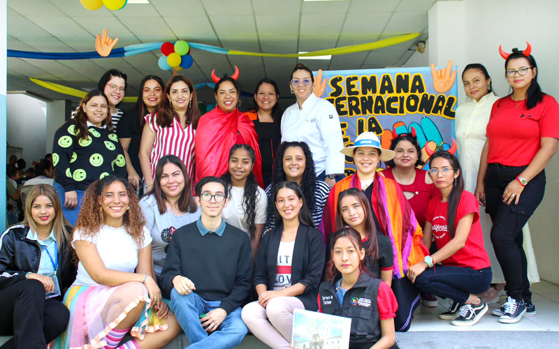 Estudiantes de la FACES celebran el Día Internacional de las personas sordas
