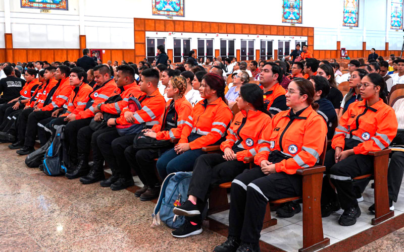 ITB es reconocido por su notable compromiso social Estudiantes y docentes de las carreras