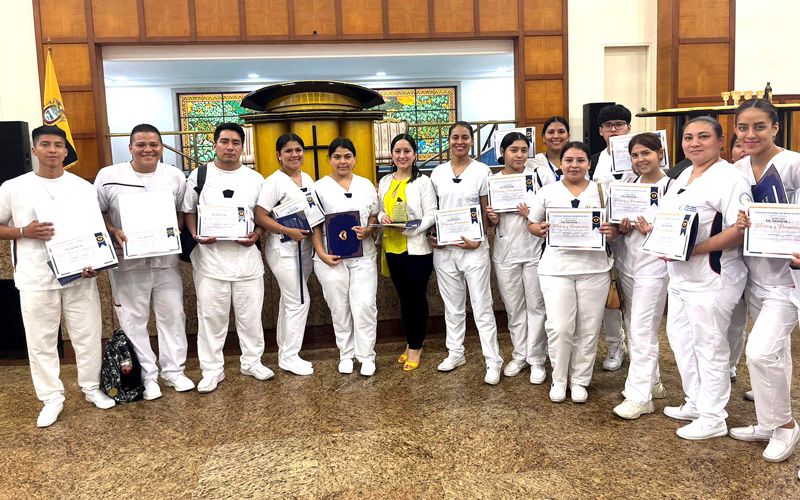 ITB es reconocido por su notable compromiso social Estudiantes y docentes de las carreras