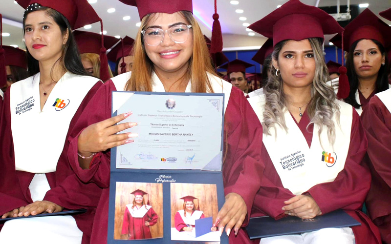  Nuevos enfermeros se gradúan en ITB 