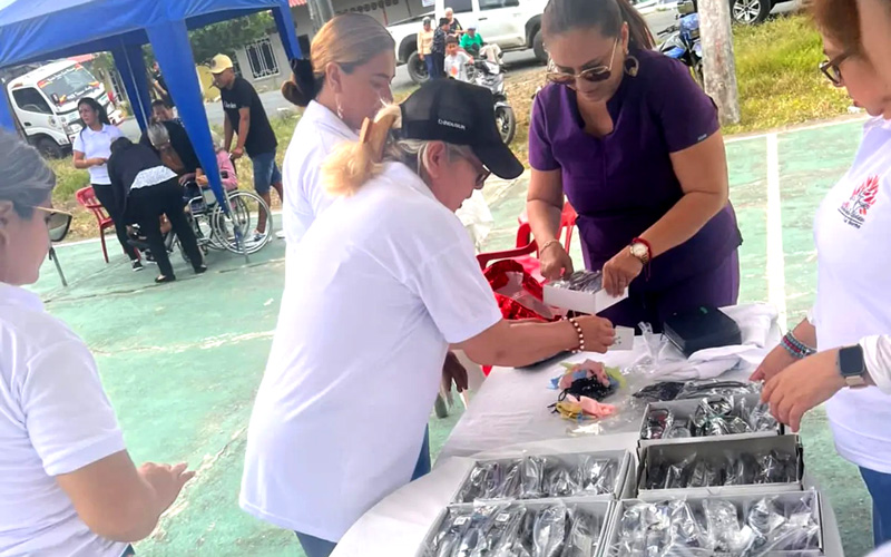 Estudiantes de Optometría realizan campañas visuales en varios puntos de la ciudad