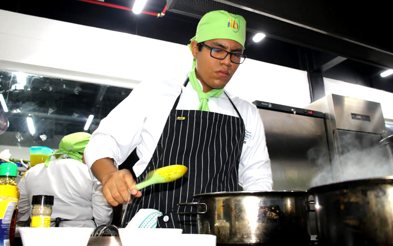  Estudiantes de Gastronomía conmemoran la Independencia de Guayaquil con una Fiesta de Sabores.