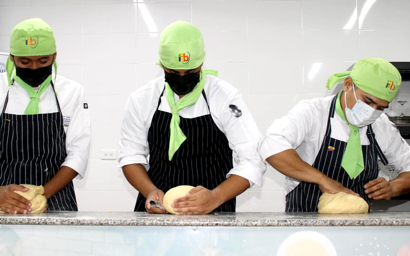  Estudiantes de Gastronomía conmemoran la Independencia de Guayaquil con una Fiesta de Sabores.