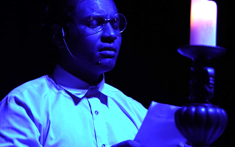 Gran estreno de la obra teatral: "El alma en los labios"