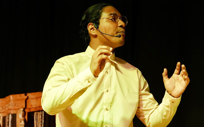 Gran estreno de la obra teatral: "El alma en los labios"