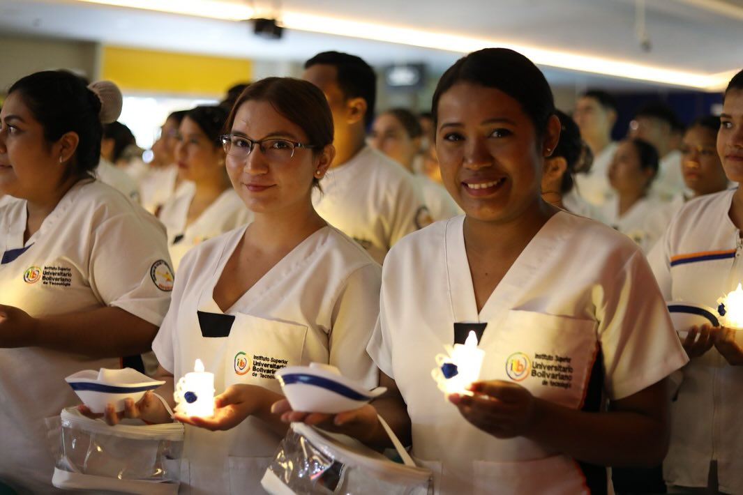 Trigésima Quinta Imposición de Cofias y Distintivos a estudiantes de Enfermería