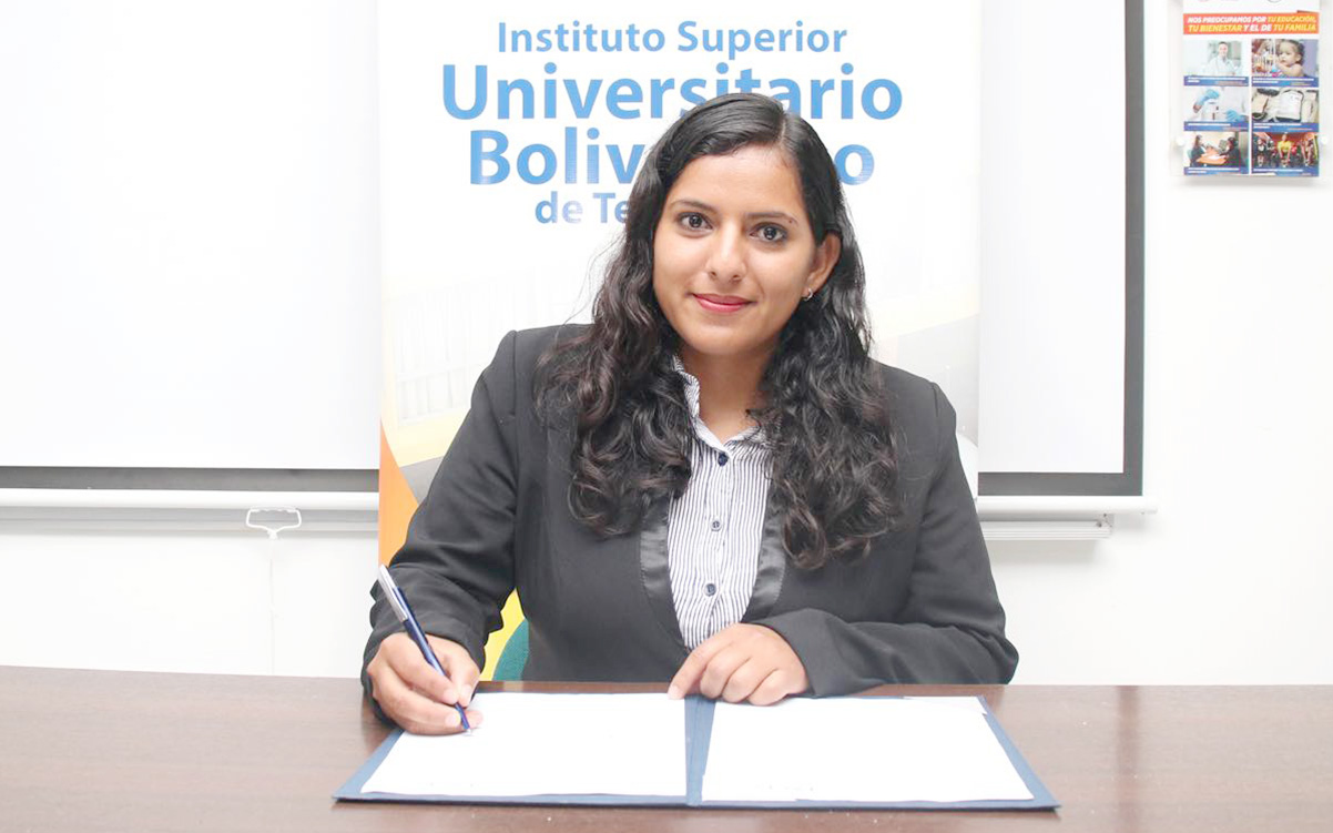  Estudiantes de Administración a un paso de culminar sus estudios académicos.