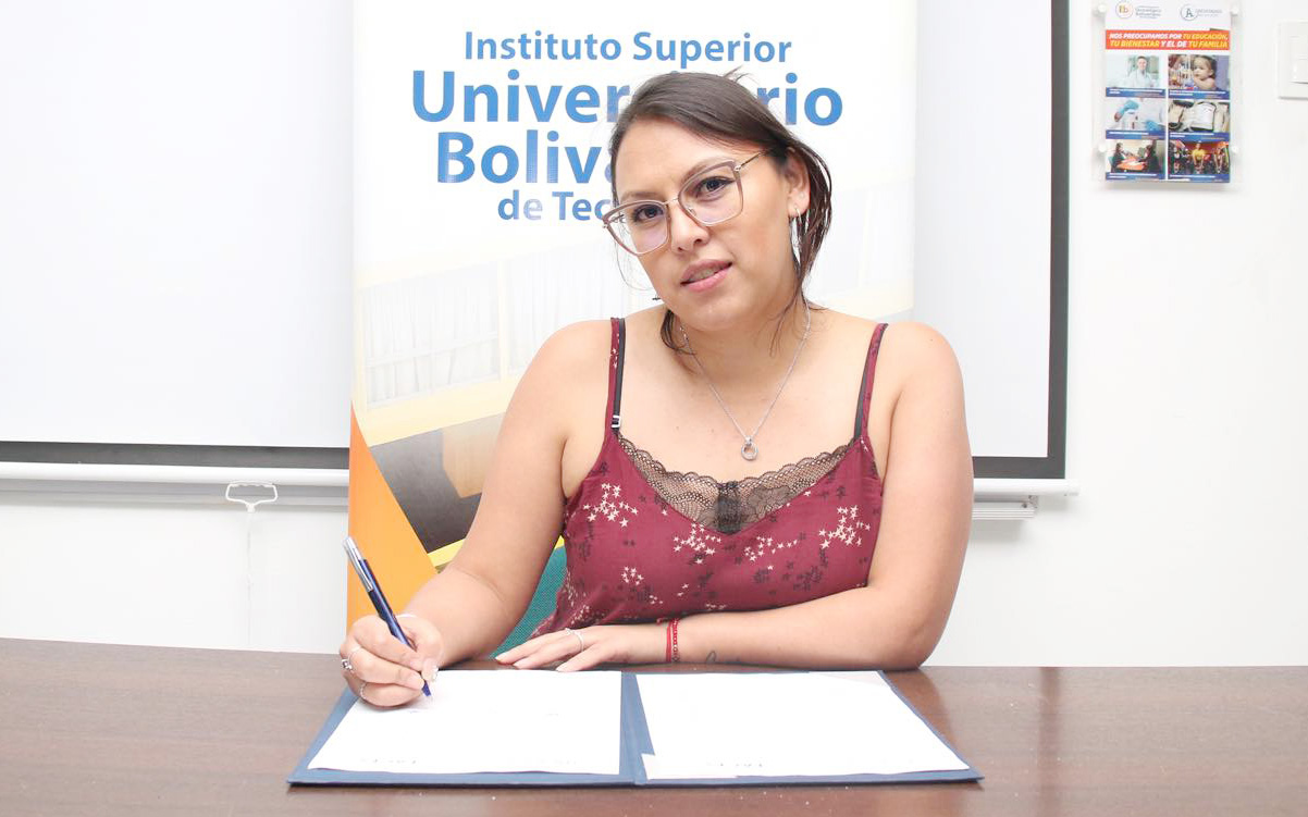  Estudiantes de Administración a un paso de culminar sus estudios académicos.