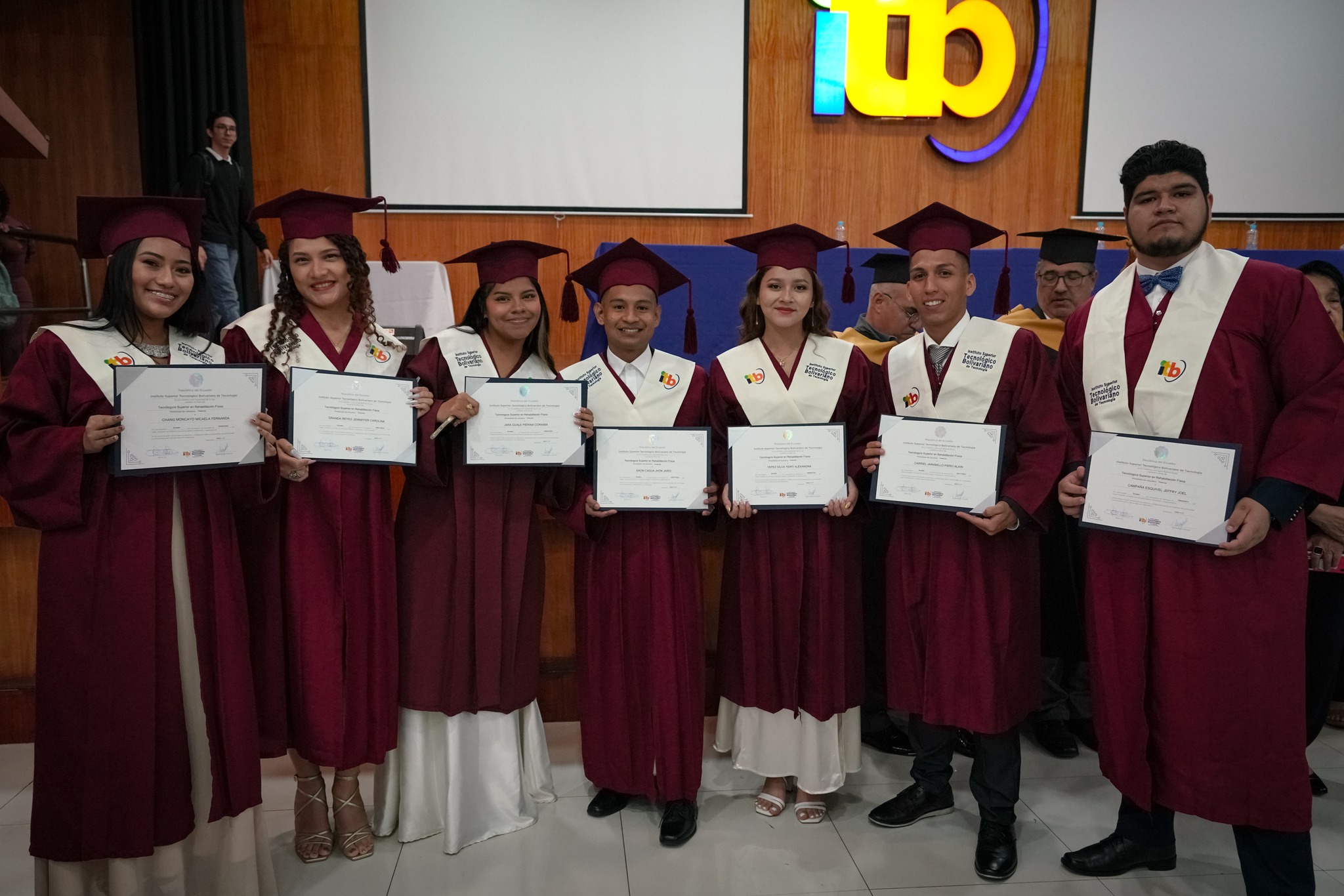  ITB celebra el éxito de 350 Graduados de FASSS 