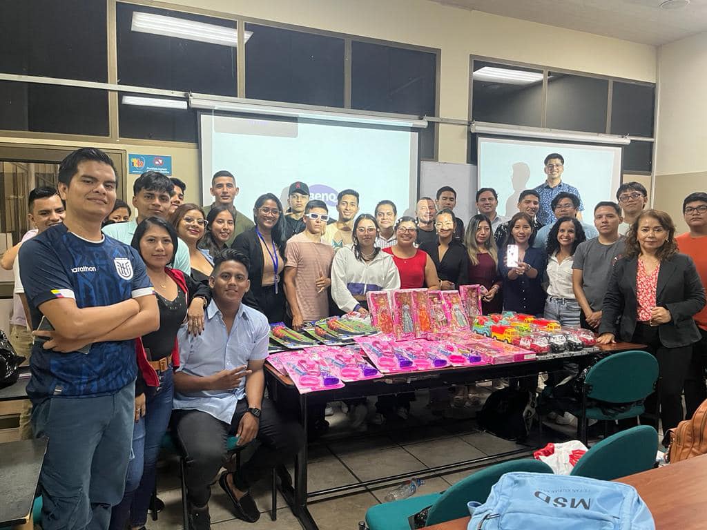 Estudiantes del ITB agasajan niños de los sectores vulnerables.