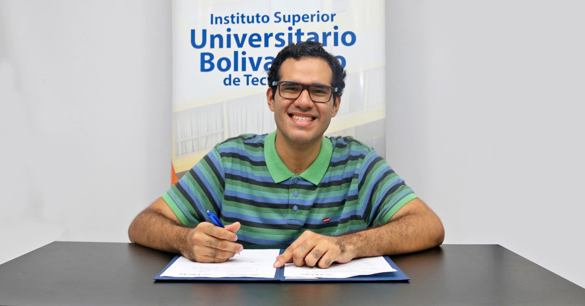 Estudiantes de la modalidad en línea de Tecnología Superior en Desarrollo de Software 