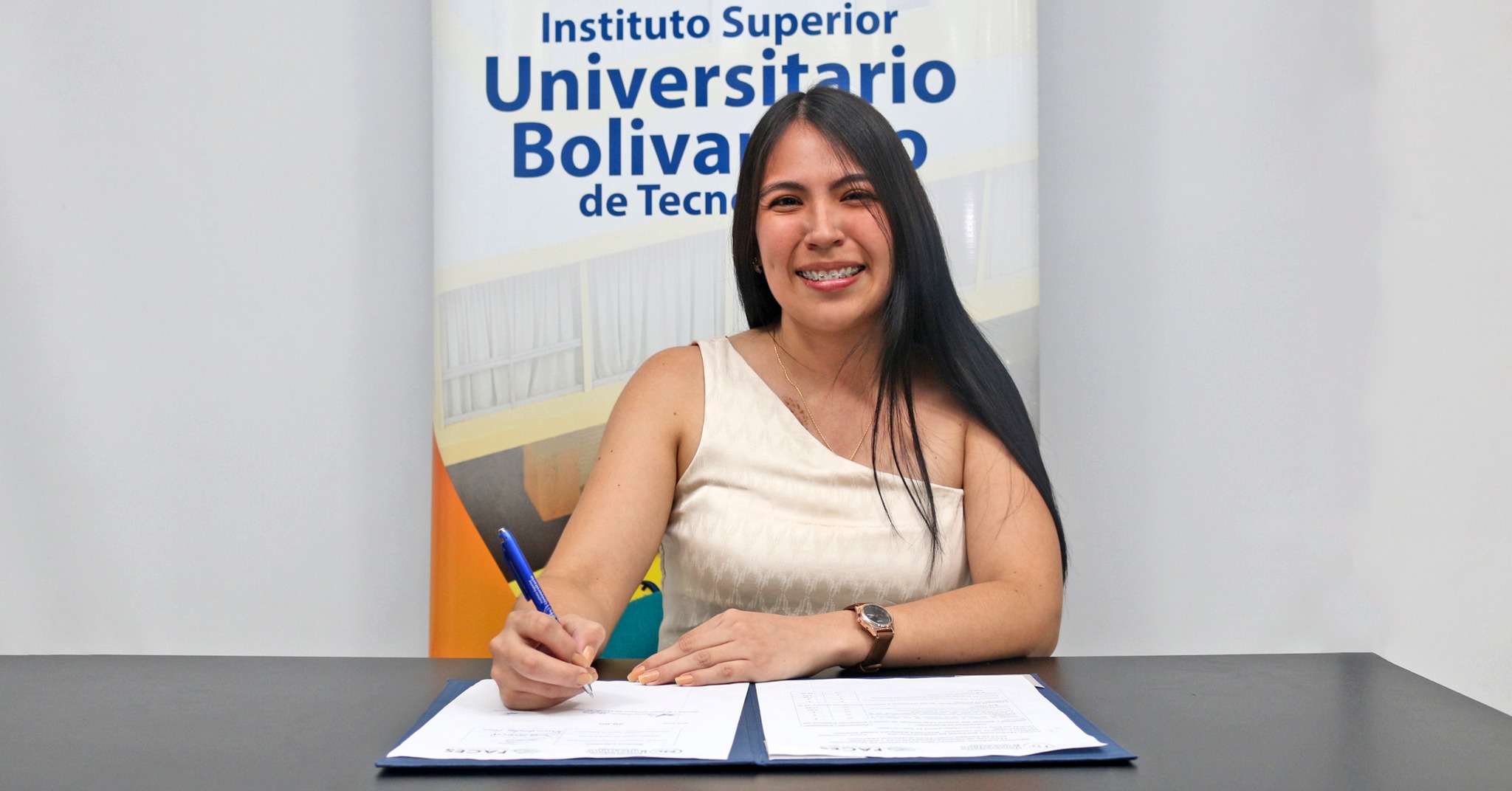 Estudiantes de la modalidad en línea de Tecnología Superior en Desarrollo de Software 