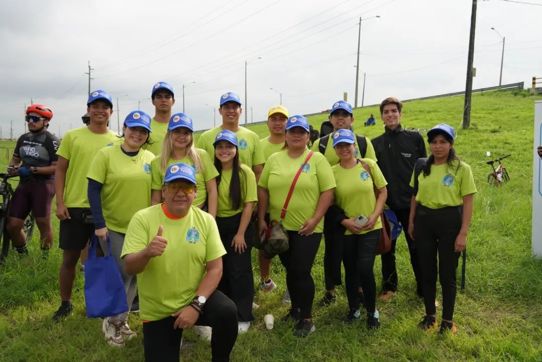 Más de 100 estudiantes de ITB participan en jornada de reforestación