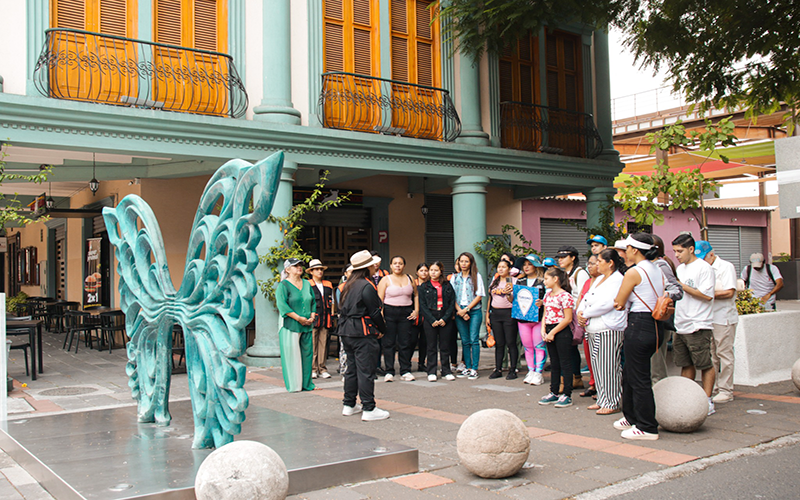  Estudiantes de la carrera de Guía Nacional de Turismo desarrollan proyecto final de sustentación.