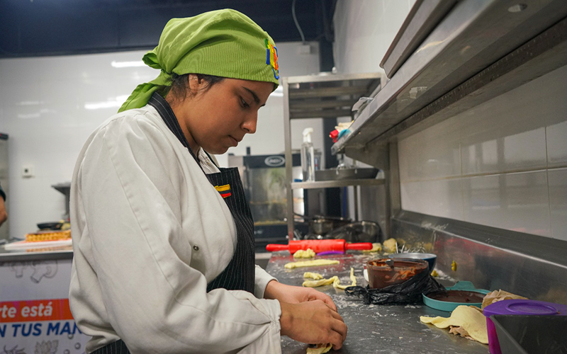 Estudiantes de Gastronomía participan en Taller de Masa de Hojaldre