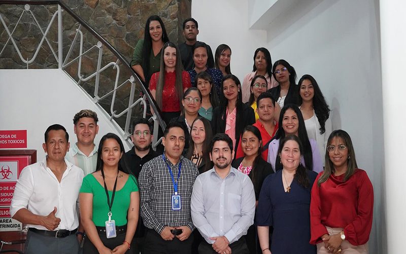 Estudiantes de Administración de Empresas culminan con éxito examen complexivo