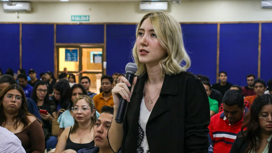  Estudiantes de ITB y UBE se preparan arduamente para legislar en la Asamblea Nacional. 