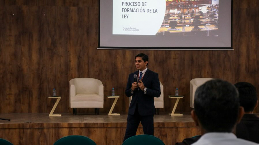  Estudiantes de ITB y UBE se preparan arduamente para legislar en la Asamblea Nacional. 