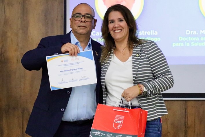 Más de 200 asistentes en el conversatorio sobre Obesidad en el siglo XXI.