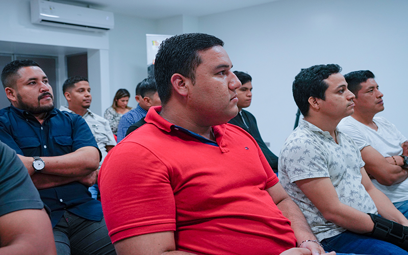  Se realizó Primer Encuentro de Graduados de Mecánica Automotriz. 