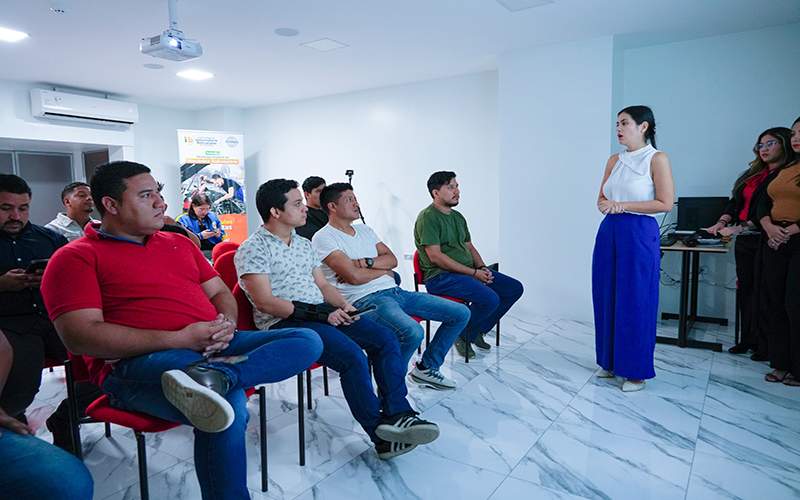  Se realizó Primer Encuentro de Graduados de Mecánica Automotriz. 